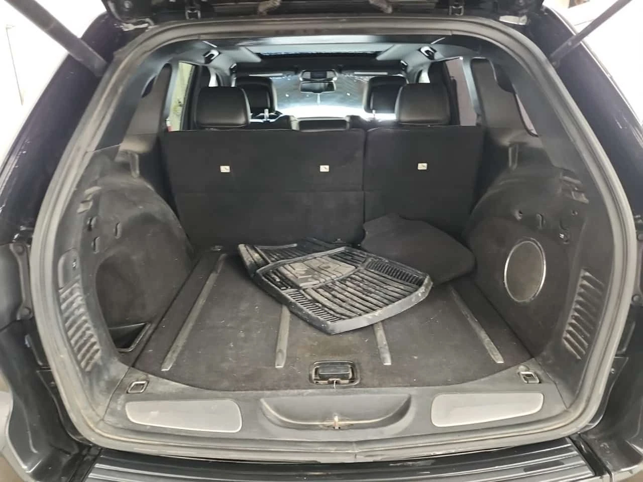 Jeep Grand cherokee SRT8 * ДИСТРОНИК* АЛКАНТАРА* ОБДУХВАНЕ* , снимка 15 - Автомобили и джипове - 54340572