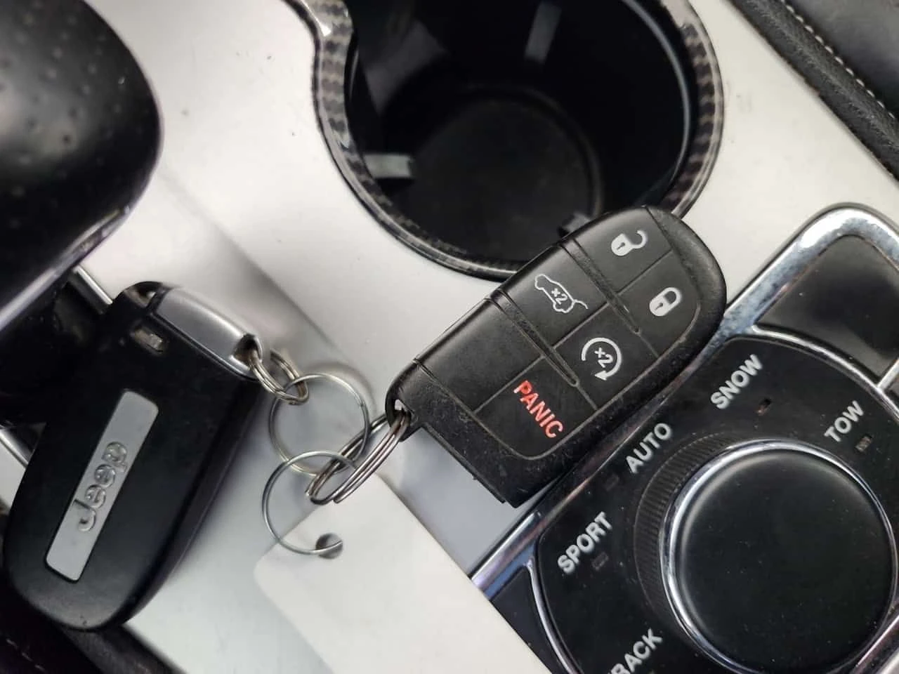 Jeep Grand cherokee SRT8 * ДИСТРОНИК* АЛКАНТАРА* ОБДУХВАНЕ* , снимка 9 - Автомобили и джипове - 54340572