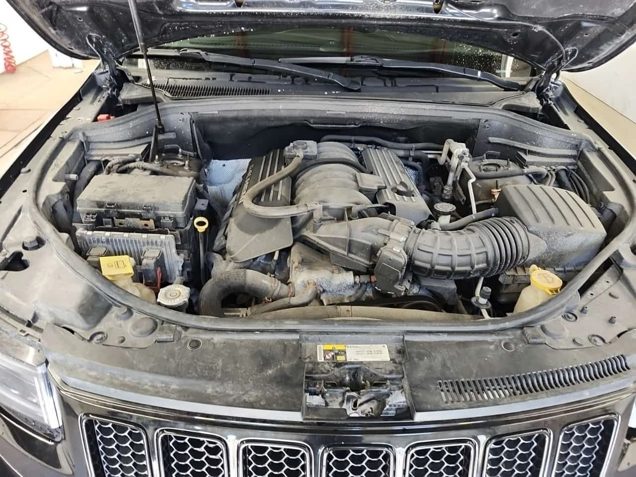 Jeep Grand cherokee SRT8 * ДИСТРОНИК* АЛКАНТАРА* ОБДУХВАНЕ* , снимка 17 - Автомобили и джипове - 54340572