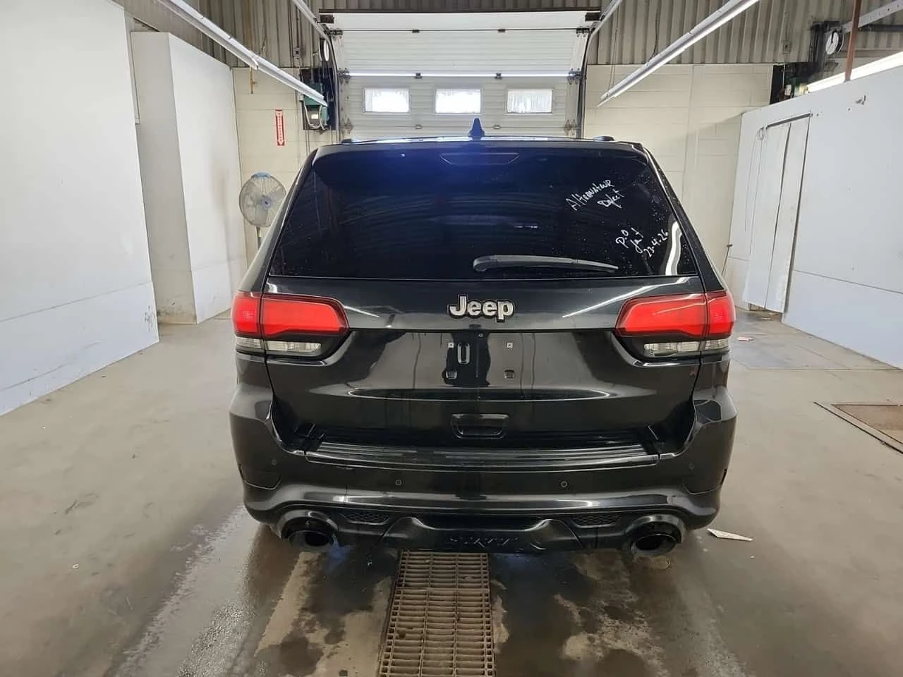 Jeep Grand cherokee SRT8 * ДИСТРОНИК* АЛКАНТАРА* ОБДУХВАНЕ* , снимка 4 - Автомобили и джипове - 54340572