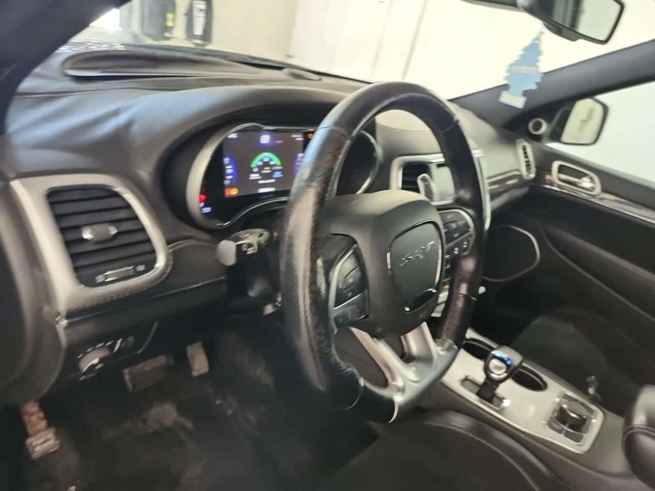 Jeep Grand cherokee SRT8 * ДИСТРОНИК* АЛКАНТАРА* ОБДУХВАНЕ* , снимка 11 - Автомобили и джипове - 54340572