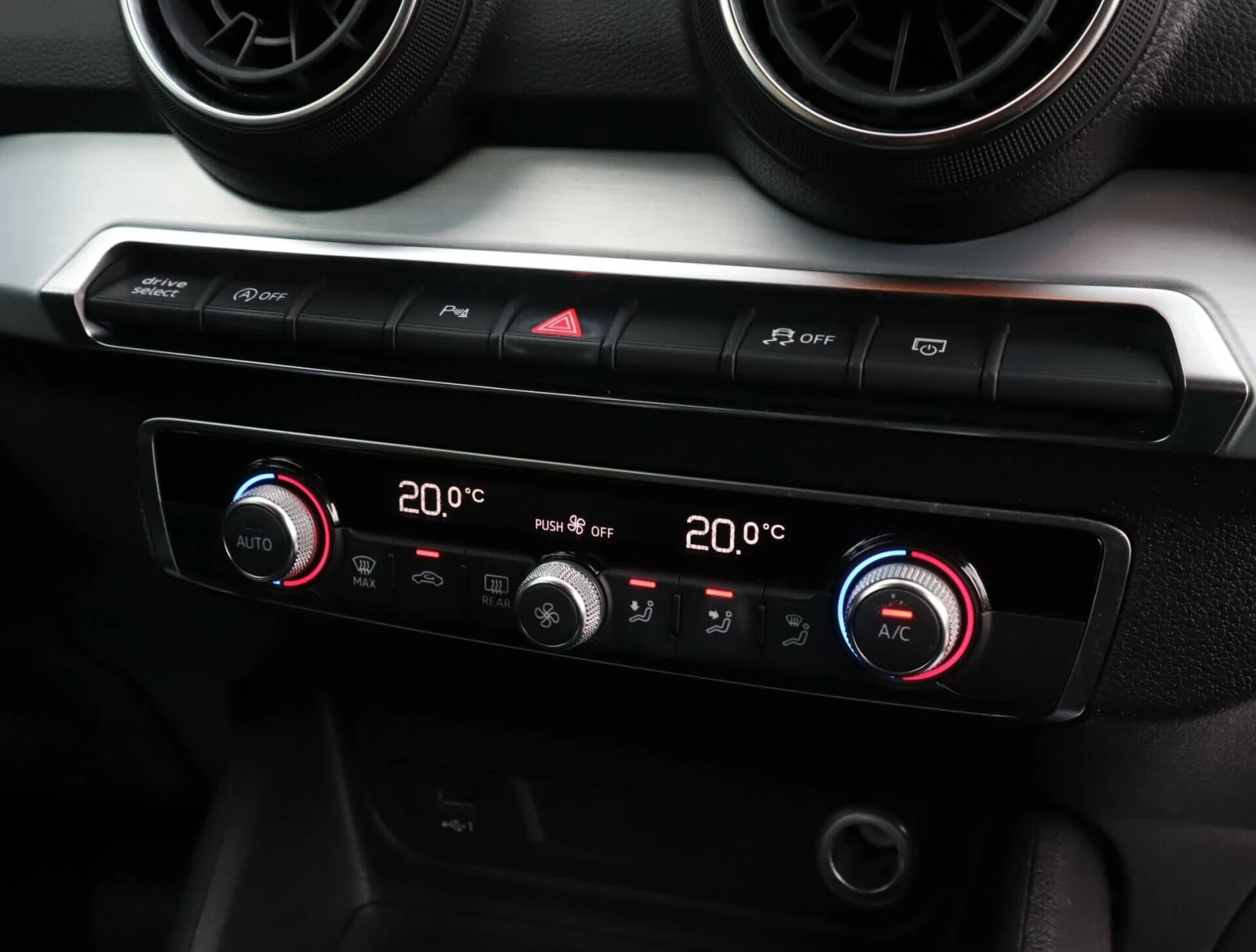 Audi Q2 1.6TDI/Stronic/PDC/Drive Select/Isofix/, снимка 10 - Автомобили и джипове - 54519379