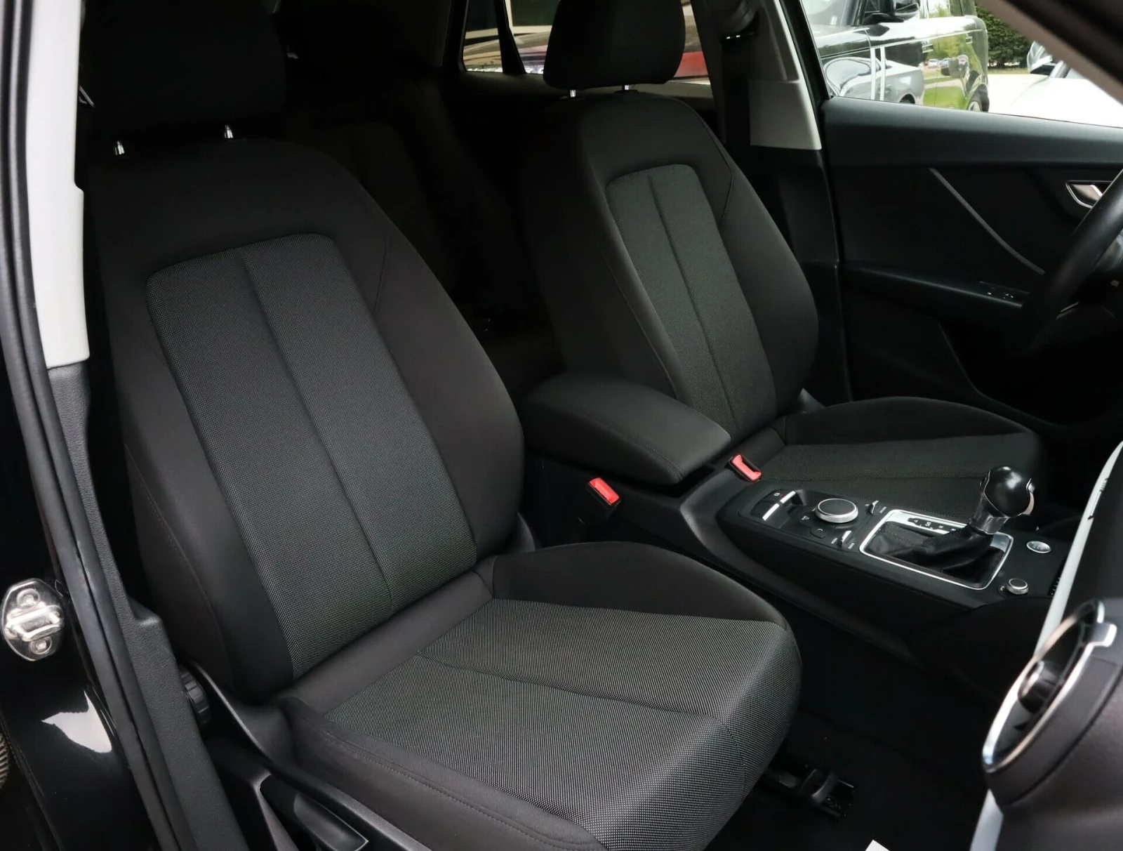 Audi Q2 1.6TDI/Stronic/PDC/Drive Select/Isofix/, снимка 8 - Автомобили и джипове - 54519379