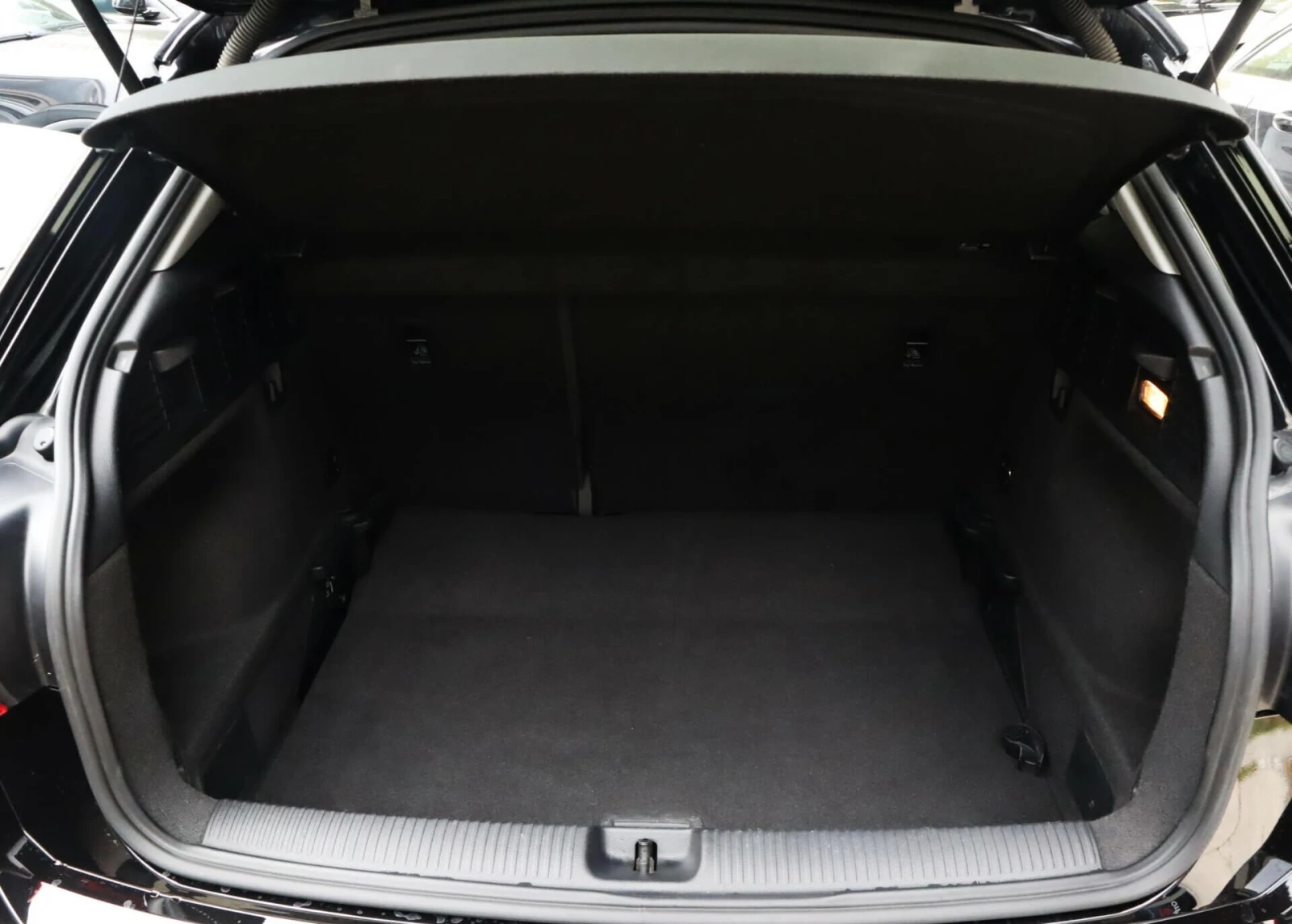 Audi Q2 1.6TDI/Stronic/PDC/Drive Select/Isofix/, снимка 15 - Автомобили и джипове - 54519379