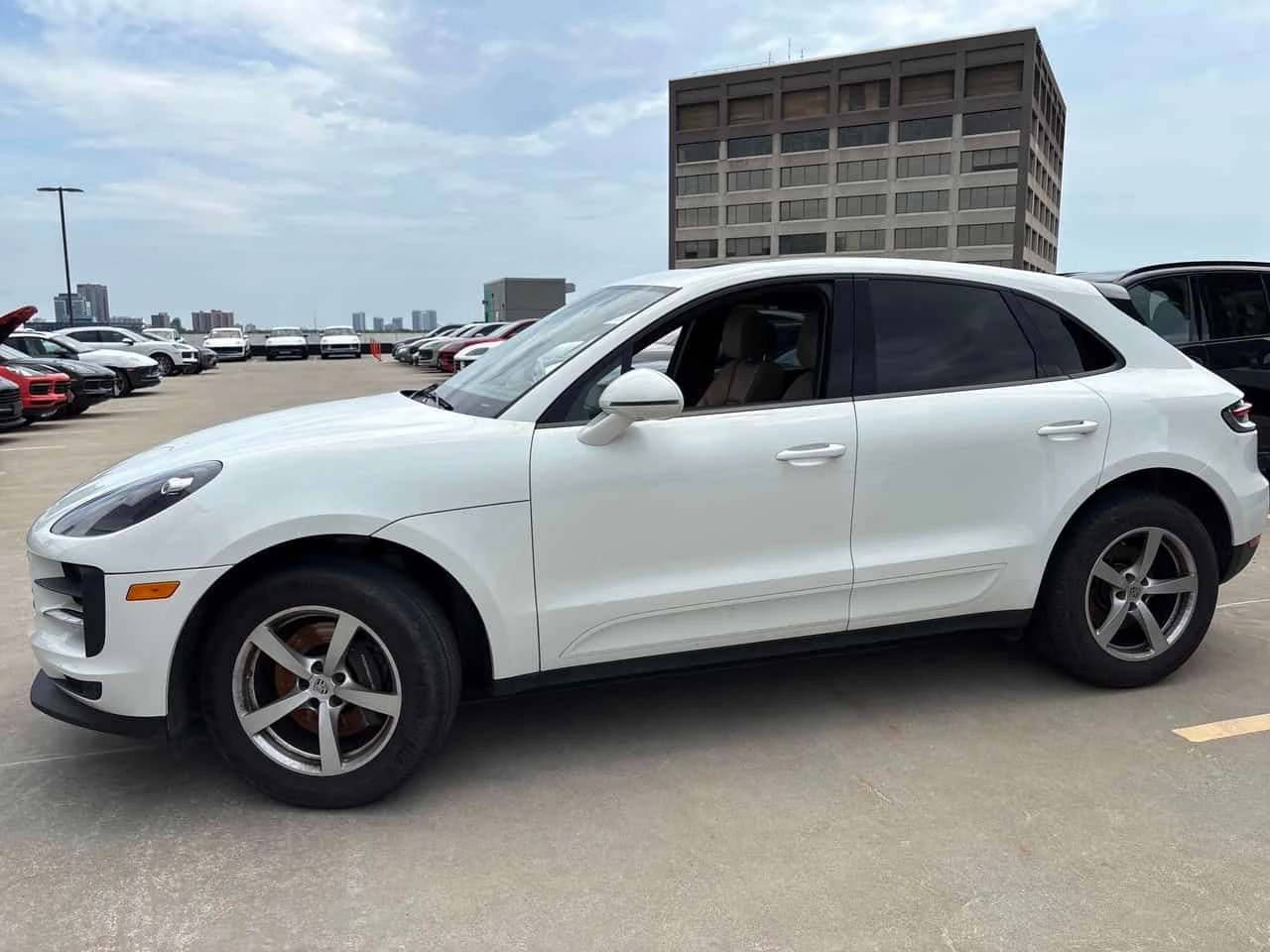Porsche Macan * AWD * CARFAX * БЕЗ ПЪРВОНАЧАЛНА ВНОСКА, снимка 2 - Автомобили и джипове - 54978678