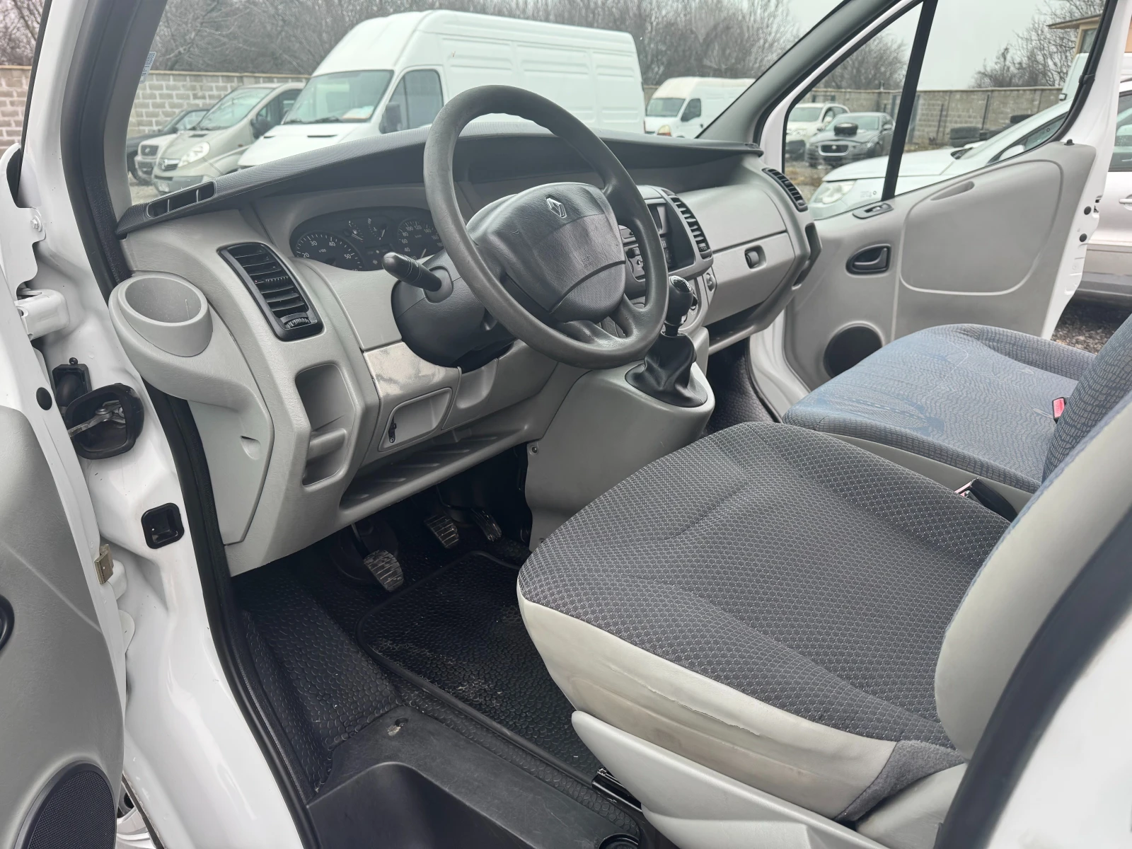 Renault Trafic 1.9 dci, снимка 7 - Бусове и автобуси - 53808226