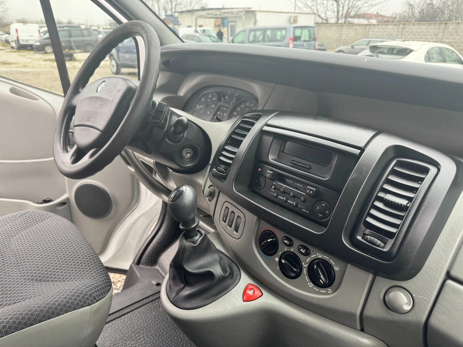 Renault Trafic 1.9 dci, снимка 6 - Бусове и автобуси - 53808226