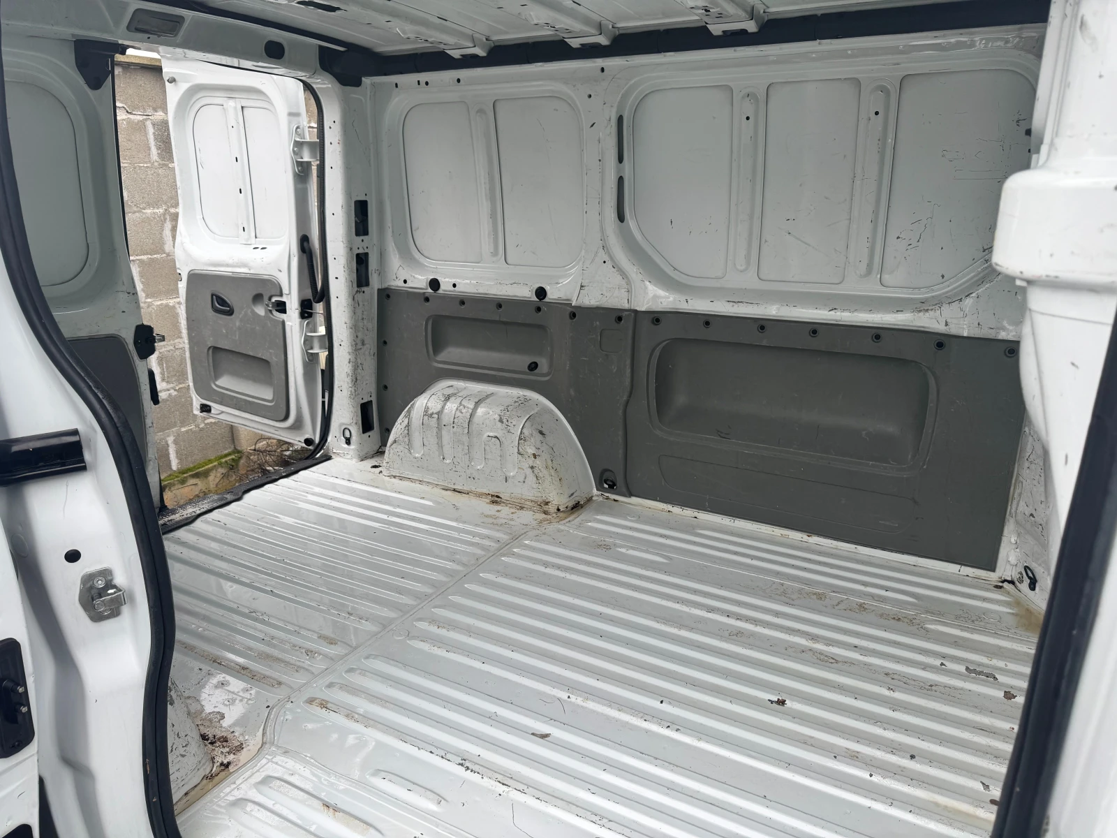 Renault Trafic 1.9 dci, снимка 10 - Бусове и автобуси - 53808226