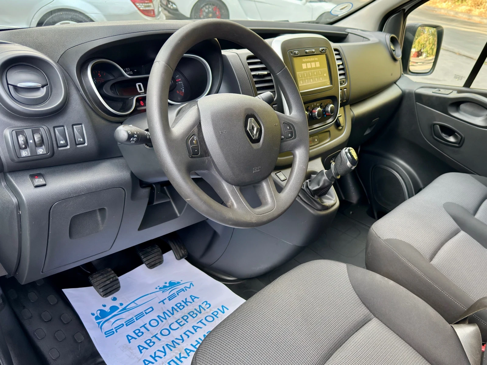 Renault Trafic ��� ��������, 2.0dci, �� 2.49�. 4 ���� ������ 190h | Mobile.bg � ����������� 11