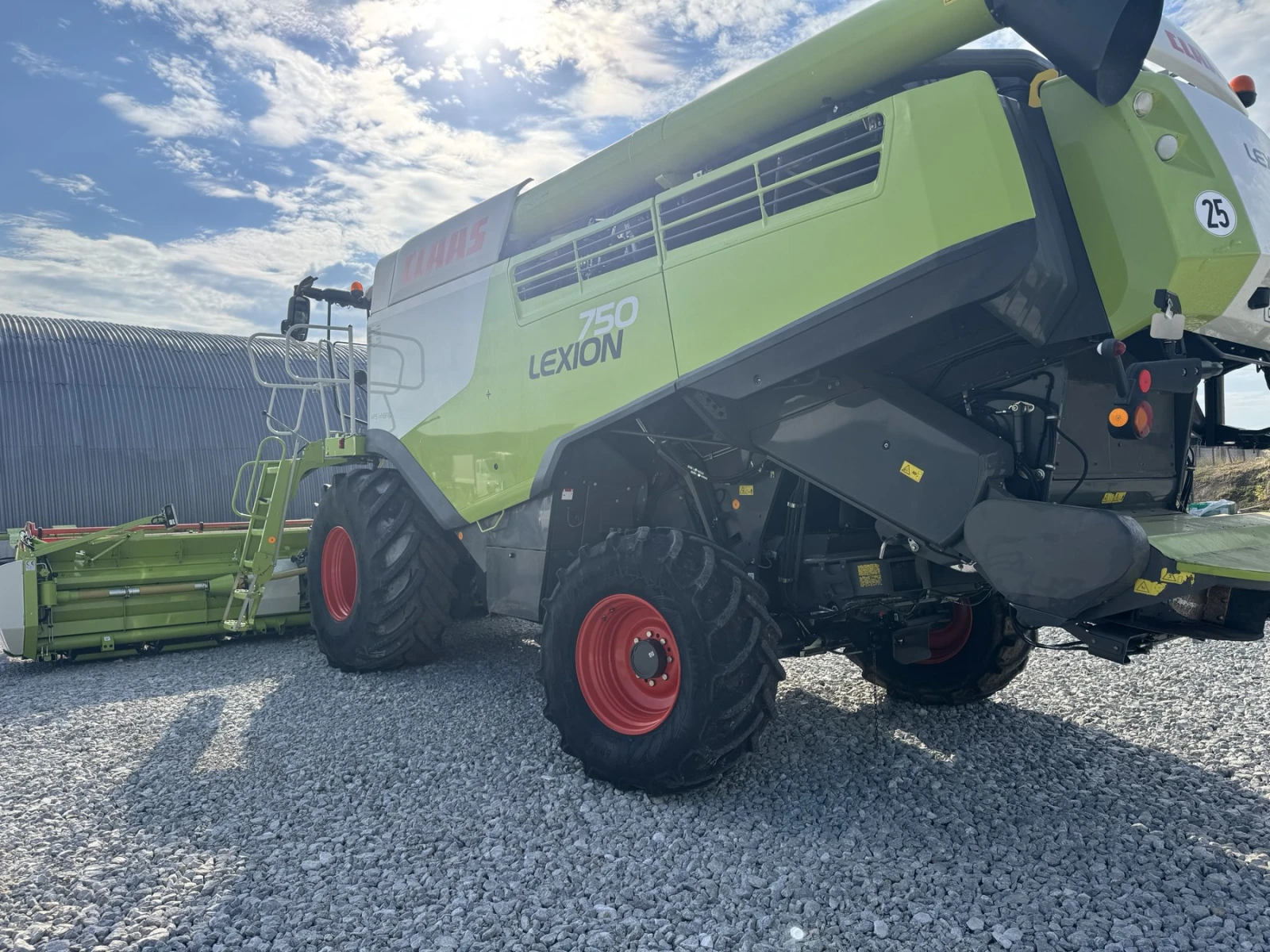 Комбайн Claas LEXION 750 MONTANA, снимка 3 - Селскостопанска техника - 55501935