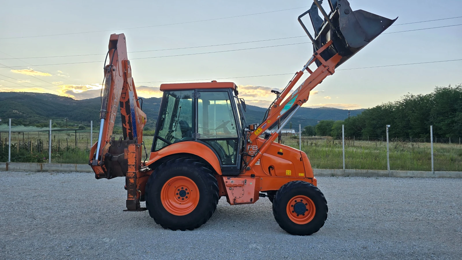Багер New Holland FB100-Нов внос!, снимка 5 - Индустриална техника - 55422201