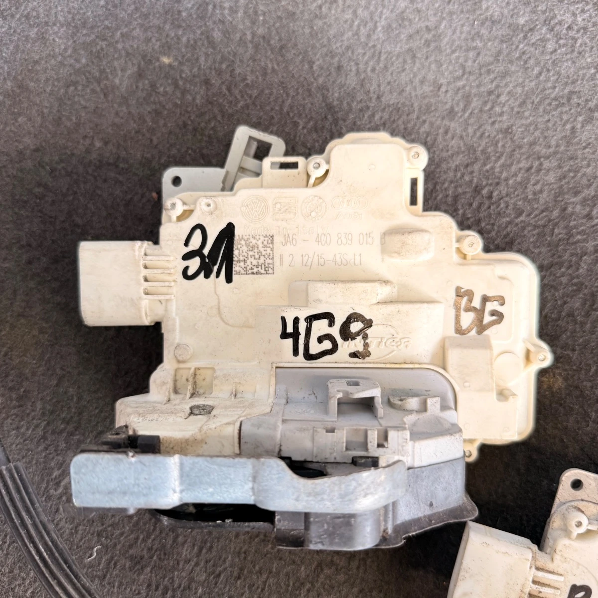 Брава за задна лява врата за Audi A6 4G 4G0839015B-1623