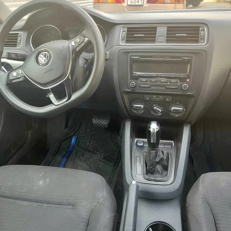 VW Jetta, снимка 9 - Автомобили и джипове - 47057727