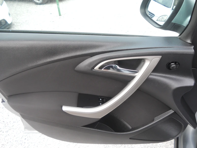 Opel Astra 1.3CDTI Лизинг!!!  Сервизна история!, снимка 10 - Автомобили и джипове - 50268045