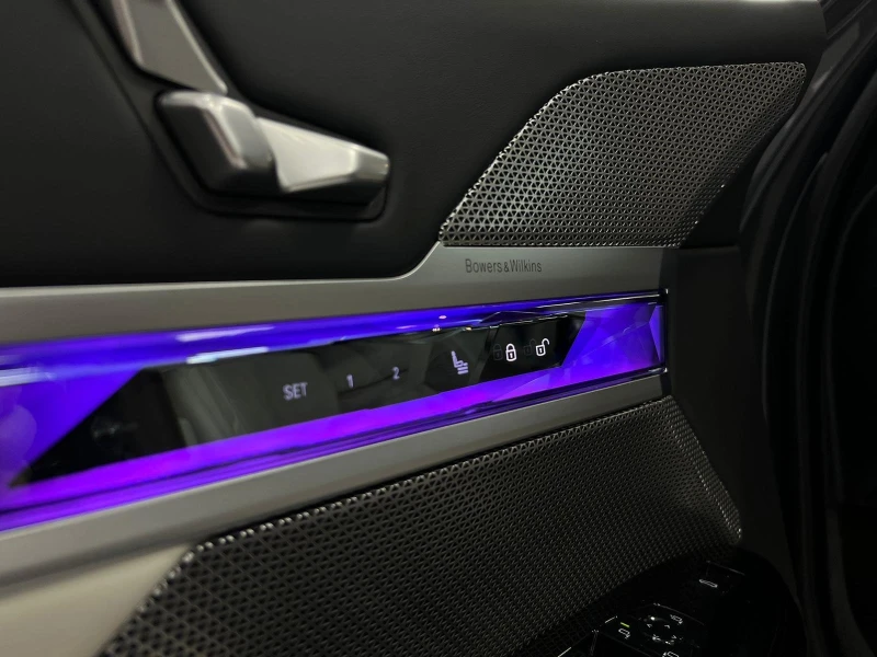 BMW i7 XDRIVE60 CARBON B&W 360 HEAD UP T-SCREEN EXECUTIVE, снимка 7 - Автомобили и джипове - 52324848