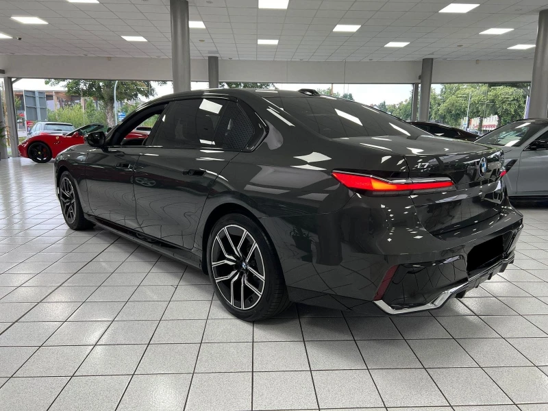 BMW i7 XDRIVE60 CARBON B&W 360 HEAD UP T-SCREEN EXECUTIVE, снимка 6 - Автомобили и джипове - 52324848