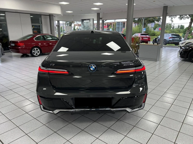 BMW i7 XDRIVE60 CARBON B&W 360 HEAD UP T-SCREEN EXECUTIVE, снимка 5 - Автомобили и джипове - 52324848