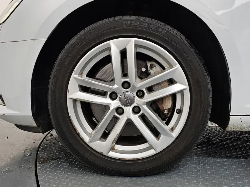 Audi A4 45 Tfsi Premium, снимка 9 - Автомобили и джипове - 55816615