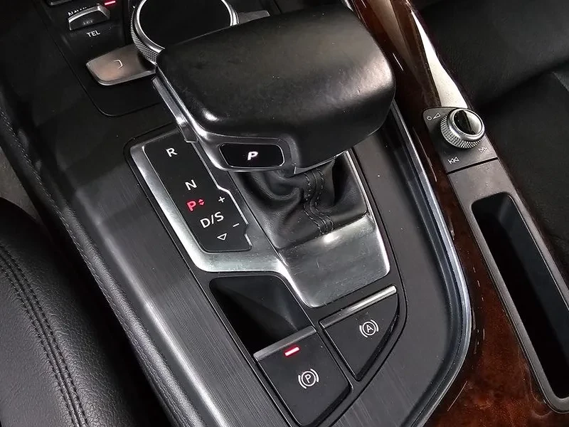 Audi A4 45 Tfsi Premium, снимка 17 - Автомобили и джипове - 55816615