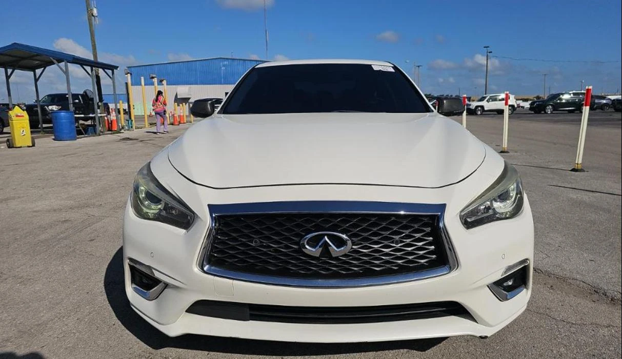 Infiniti Q50  3.0t LUXE* Подгрев* Камера* Keyless - изображение 2