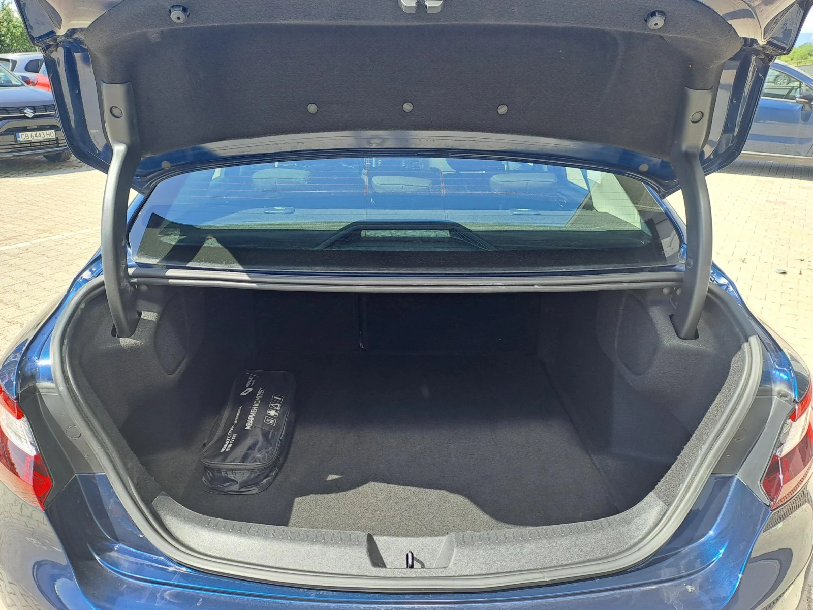 Renault Megane 1.3 Sedan TCe Life 140к.с. ОФЕРТА НА СЕДМИЦАТА - изображение 7