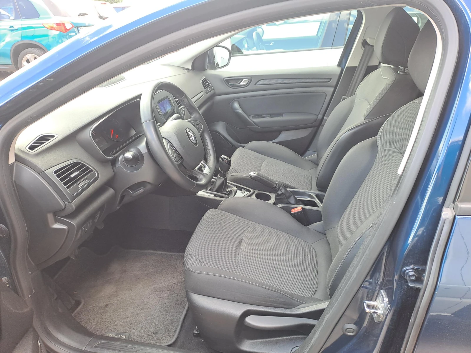 Renault Megane 1.3 Sedan TCe Life 140к.с. ОФЕРТА НА СЕДМИЦАТА - изображение 10