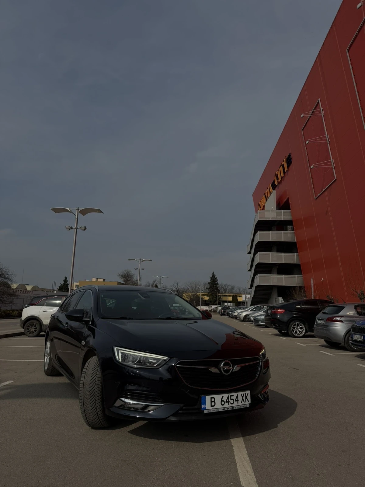 Opel Insignia, снимка 2 - Автомобили и джипове - 53725409