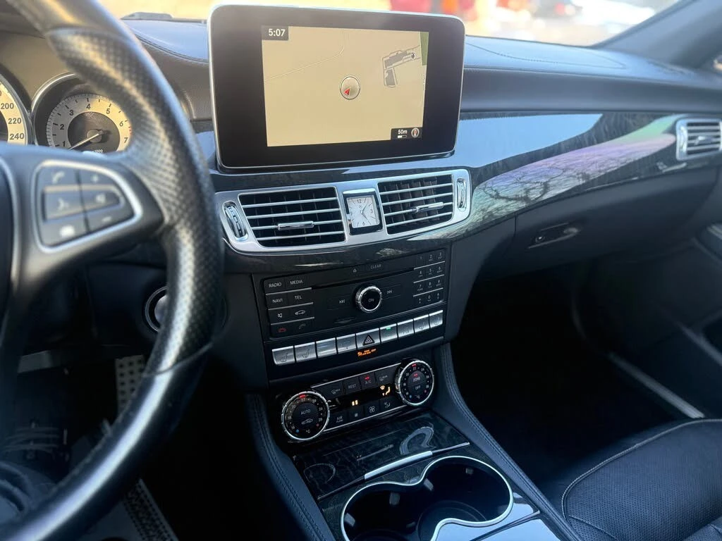 Mercedes-Benz CLS 550 4MATIC* AвтоКредит * (ЦЕНА ДО БГ), снимка 15 - Автомобили и джипове - 54021359