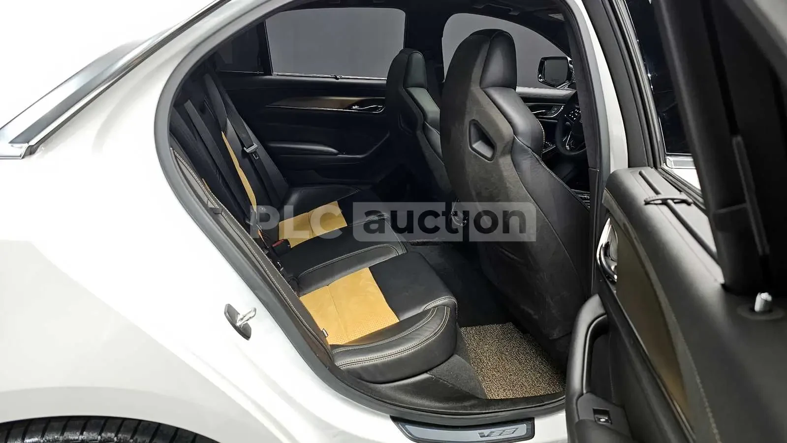 Cadillac Cts V/ОБДУХ/ШИБЕДАХ/ЛИЗИНГ ОТ , снимка 12 - Автомобили и джипове - 54112010