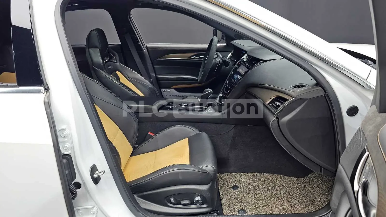 Cadillac Cts V/ОБДУХ/ШИБЕДАХ/ЛИЗИНГ ОТ , снимка 11 - Автомобили и джипове - 54112010