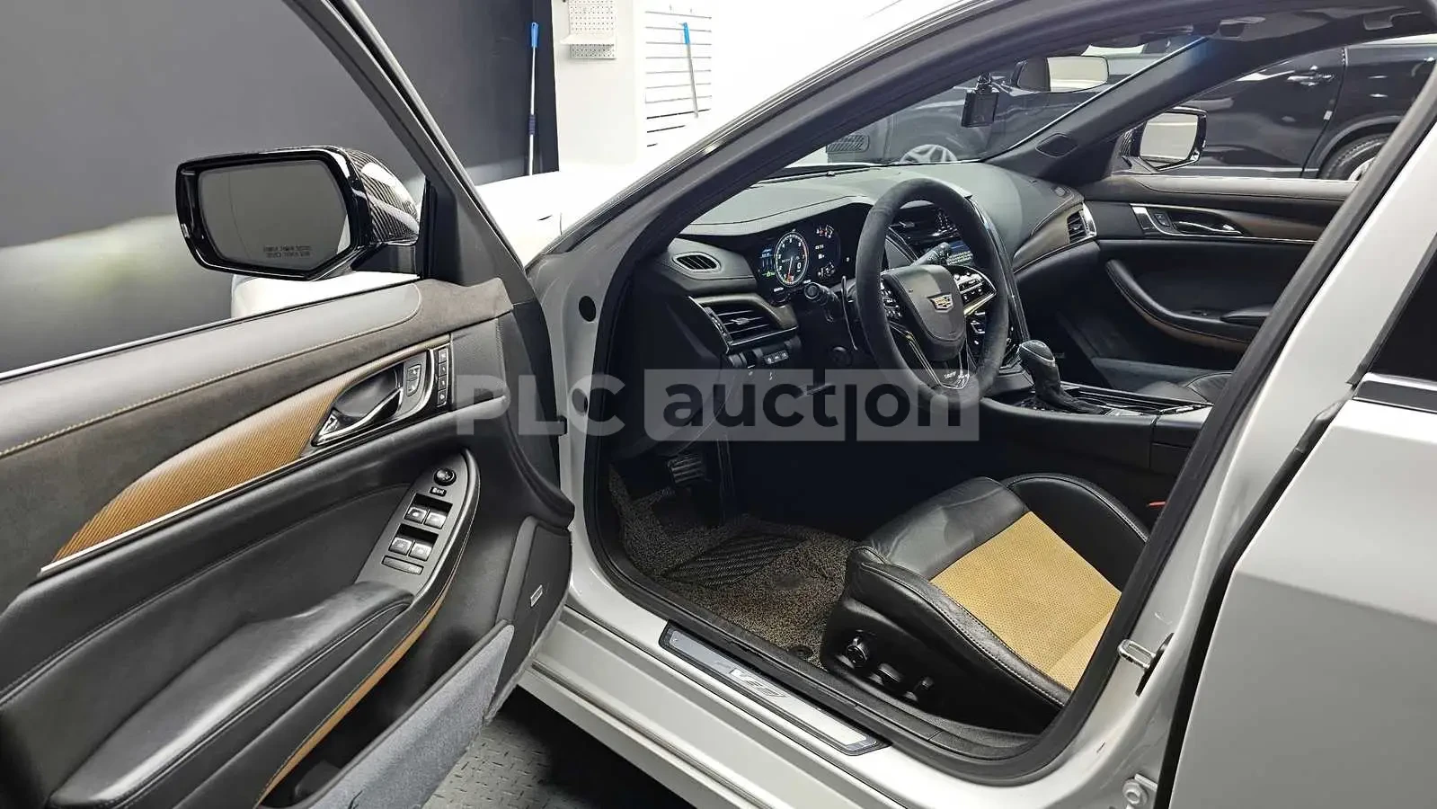 Cadillac Cts V/ОБДУХ/ШИБЕДАХ/ЛИЗИНГ ОТ , снимка 10 - Автомобили и джипове - 54112010