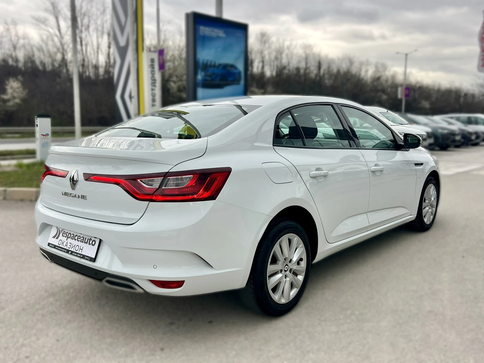 Renault Megane 1.3 TCe / 140 к.с. / ГАРАНЦИЯ, снимка 4 - Автомобили и джипове - 54114200