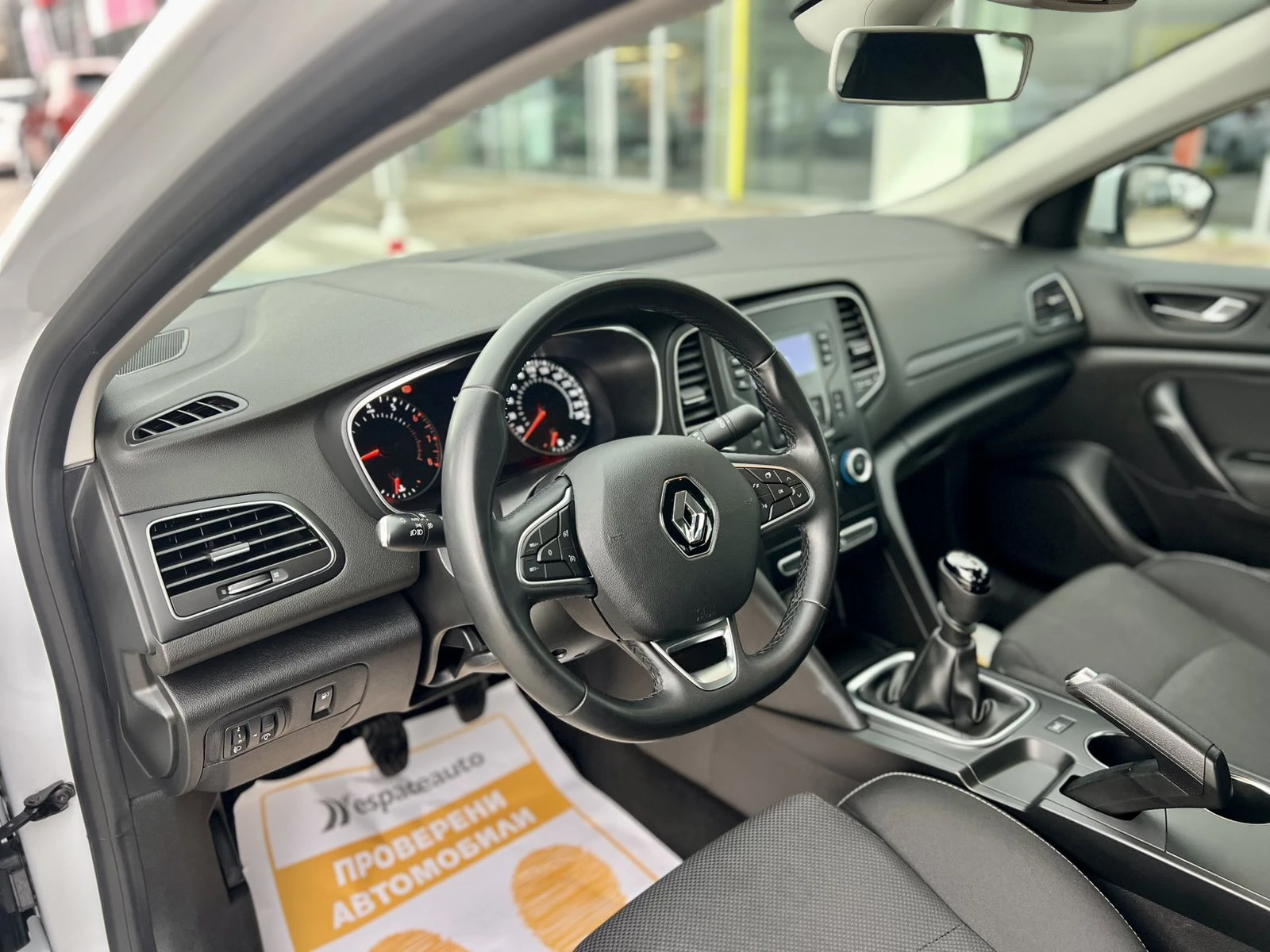 Renault Megane 1.3 TCe / 140 к.с. / ГАРАНЦИЯ, снимка 9 - Автомобили и джипове - 54114200