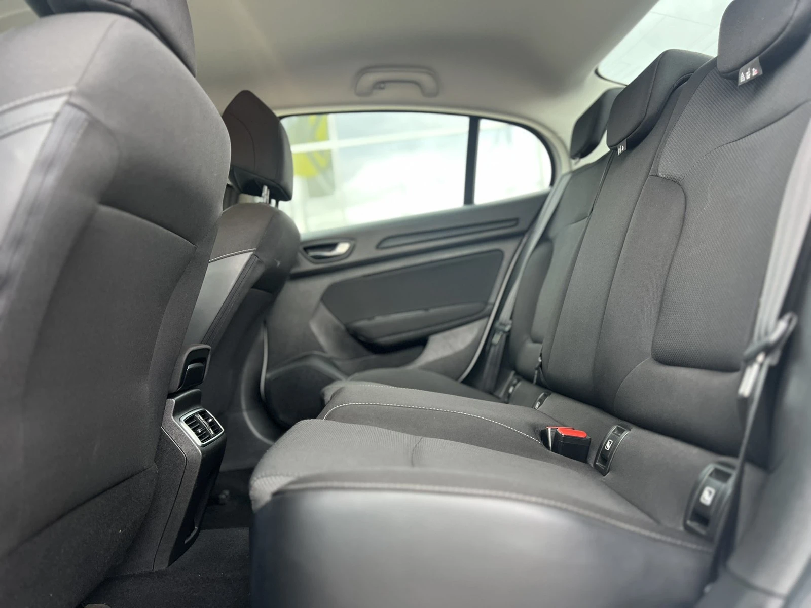 Renault Megane 1.3 TCe / 140 к.с. / ГАРАНЦИЯ, снимка 15 - Автомобили и джипове - 54114200