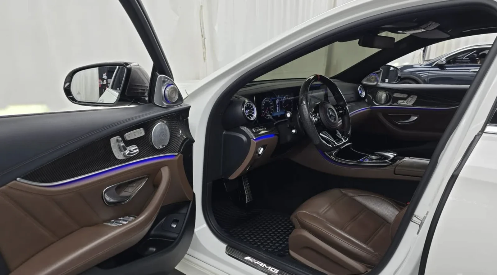 Mercedes-Benz E 63 AMG BURMESTER /360 КАМЕРИ/ ОБДУХ / ПАНО /HUD, снимка 8 - Автомобили и джипове - 55326064