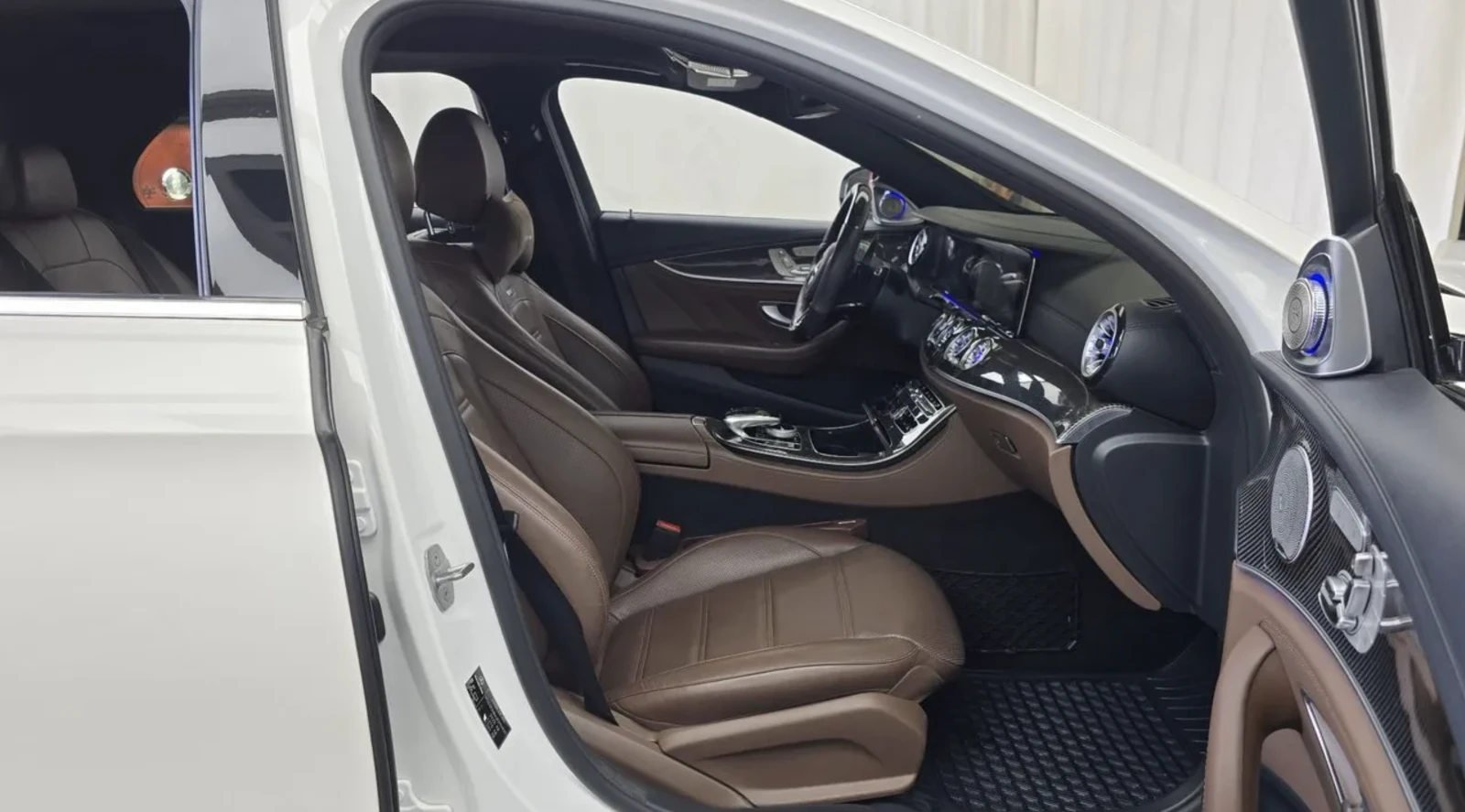 Mercedes-Benz E 63 AMG BURMESTER /360 КАМЕРИ/ ОБДУХ / ПАНО /HUD, снимка 9 - Автомобили и джипове - 55326064