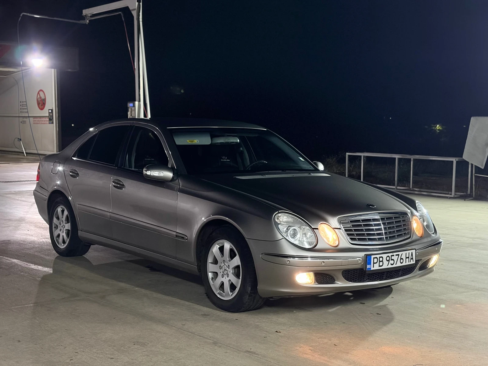 Mercedes-Benz E 200, снимка 2 - Автомобили и джипове - 55595588