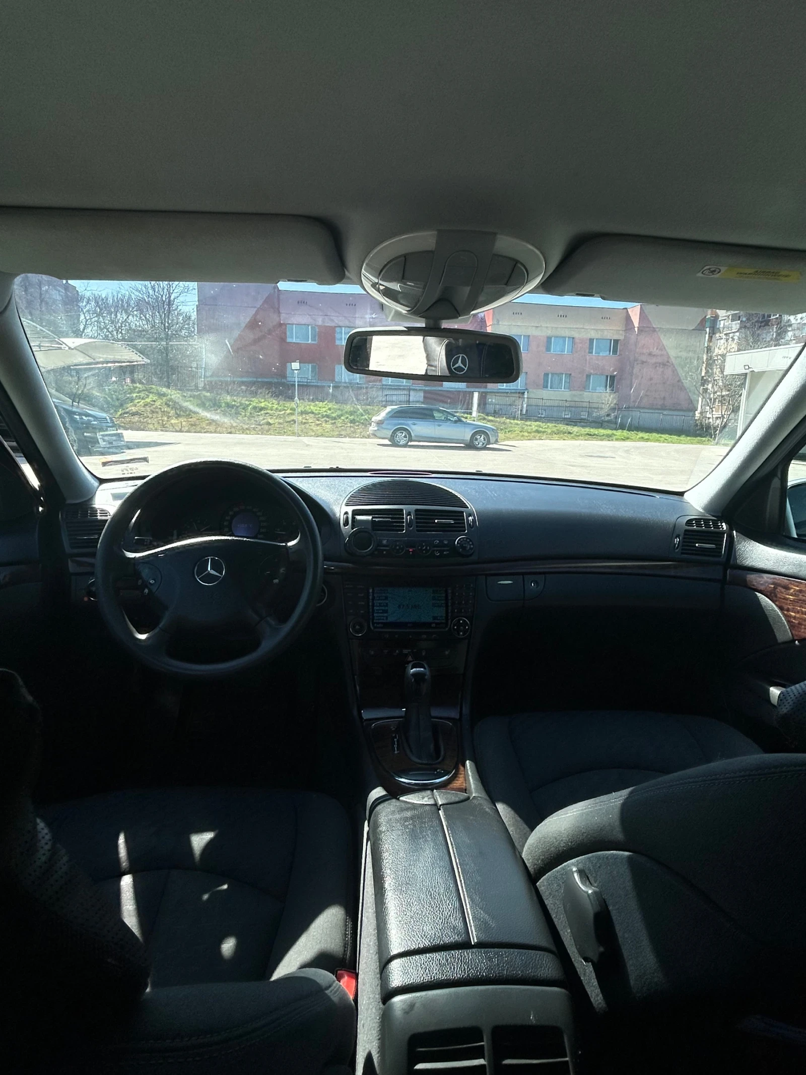 Mercedes-Benz E 200, снимка 3 - Автомобили и джипове - 55595588