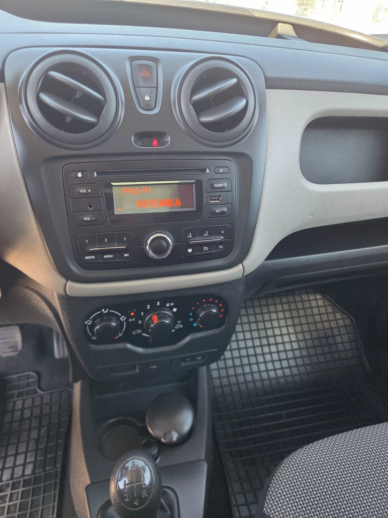 Dacia Dokker, снимка 8 - Автомобили и джипове - 55713471