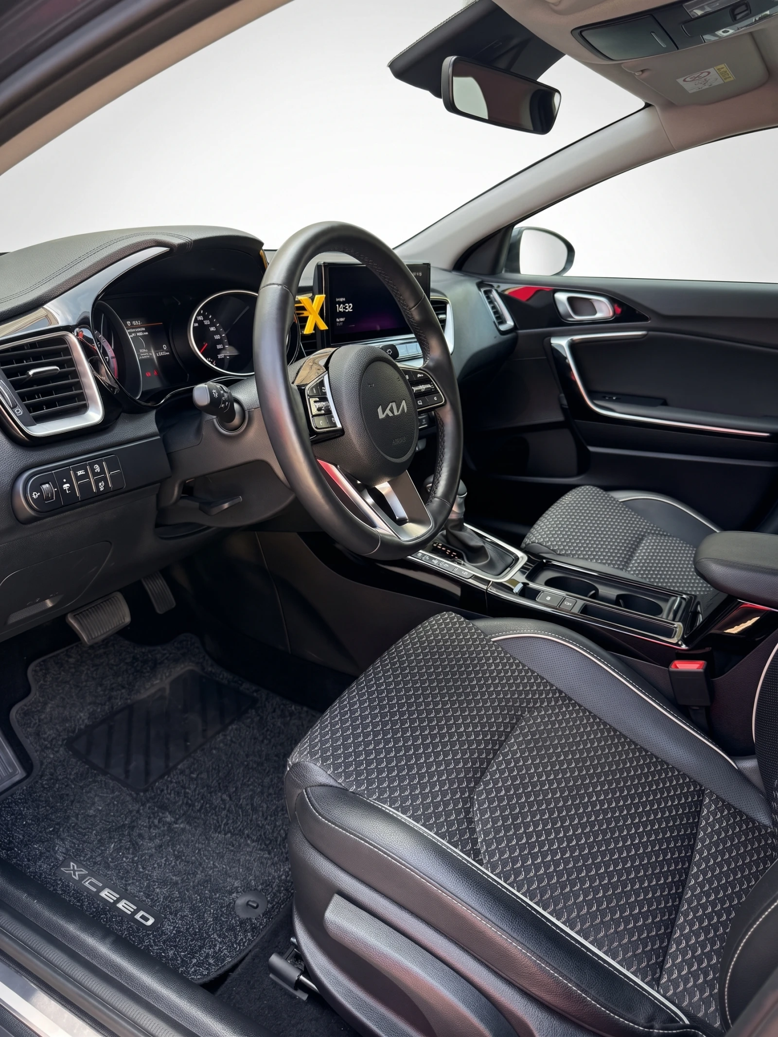 Kia XCeed 1.5T Executive AUTOM/LED/18"/CAMERA/CLIMATRONI, снимка 3 - Автомобили и джипове - 55946199