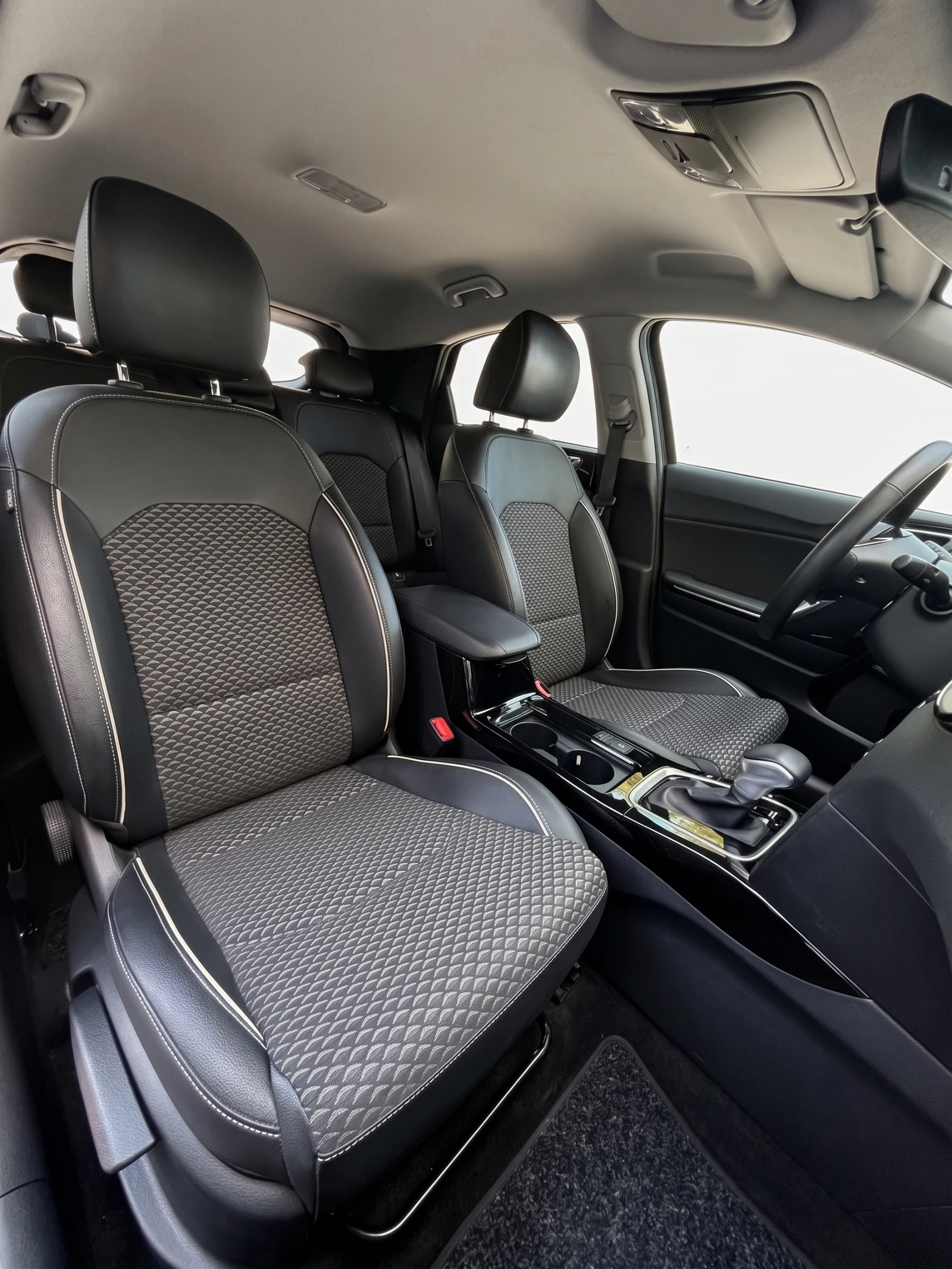 Kia XCeed 1.5T Executive AUTOM/LED/18"/CAMERA/CLIMATRONI, снимка 5 - Автомобили и джипове - 55946199