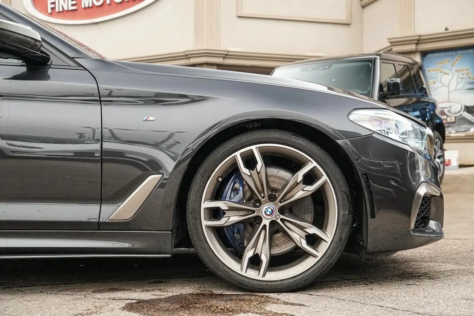 BMW 550 M550i xDrive* CARBON* МАСАЖИ* HUD* ПАНО, снимка 6 - Автомобили и джипове - 56022626