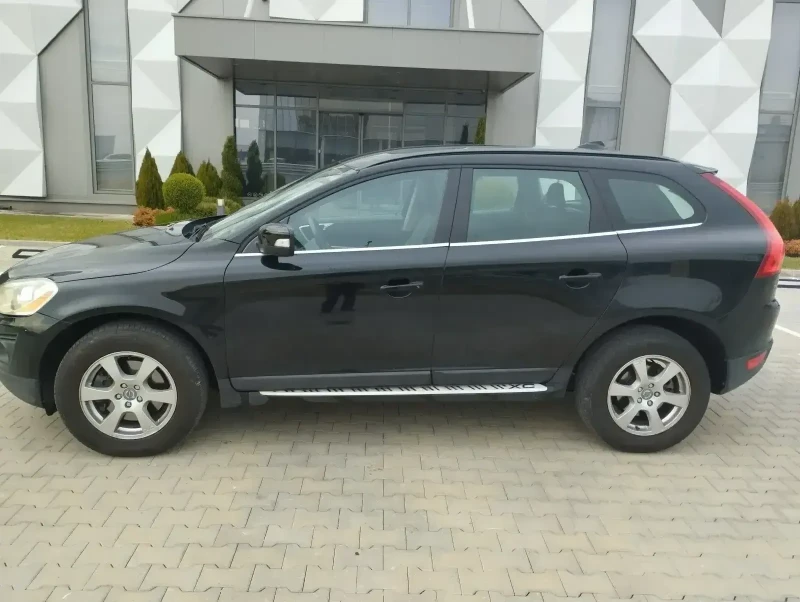 Volvo XC60 4x4, снимка 2 - Автомобили и джипове - 48327575