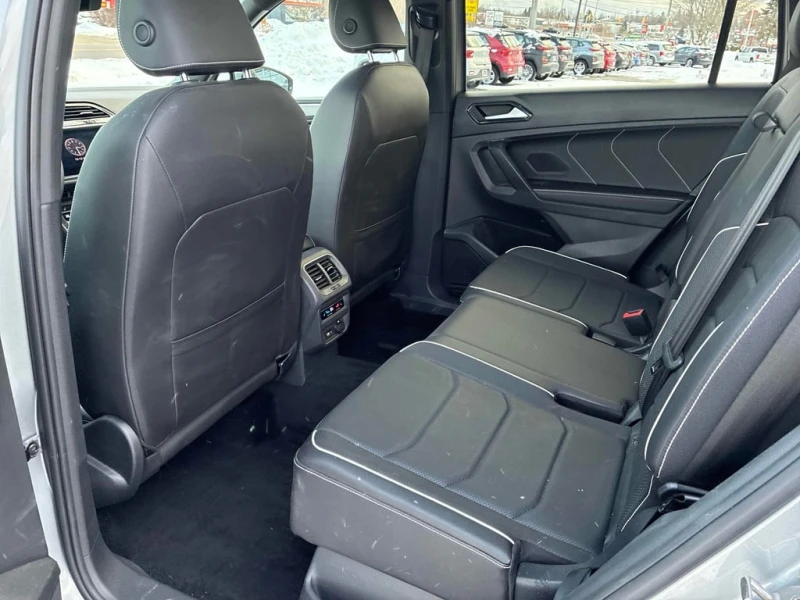 VW Tiguan * Highline R Line * CARFAX * БЕЗ ПЪРВОНАЧАЛНА ВНОС, снимка 13 - Автомобили и джипове - 52940779