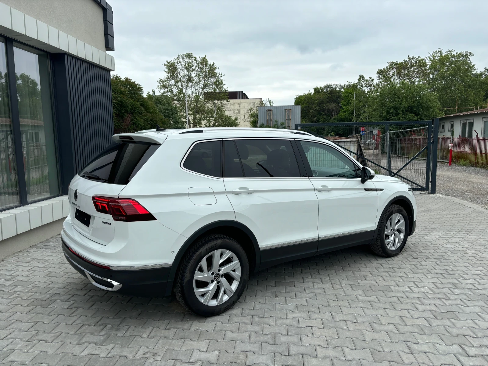 VW Tiguan 2.0TDI ALLSPACE ELEGANCE - изображение 4