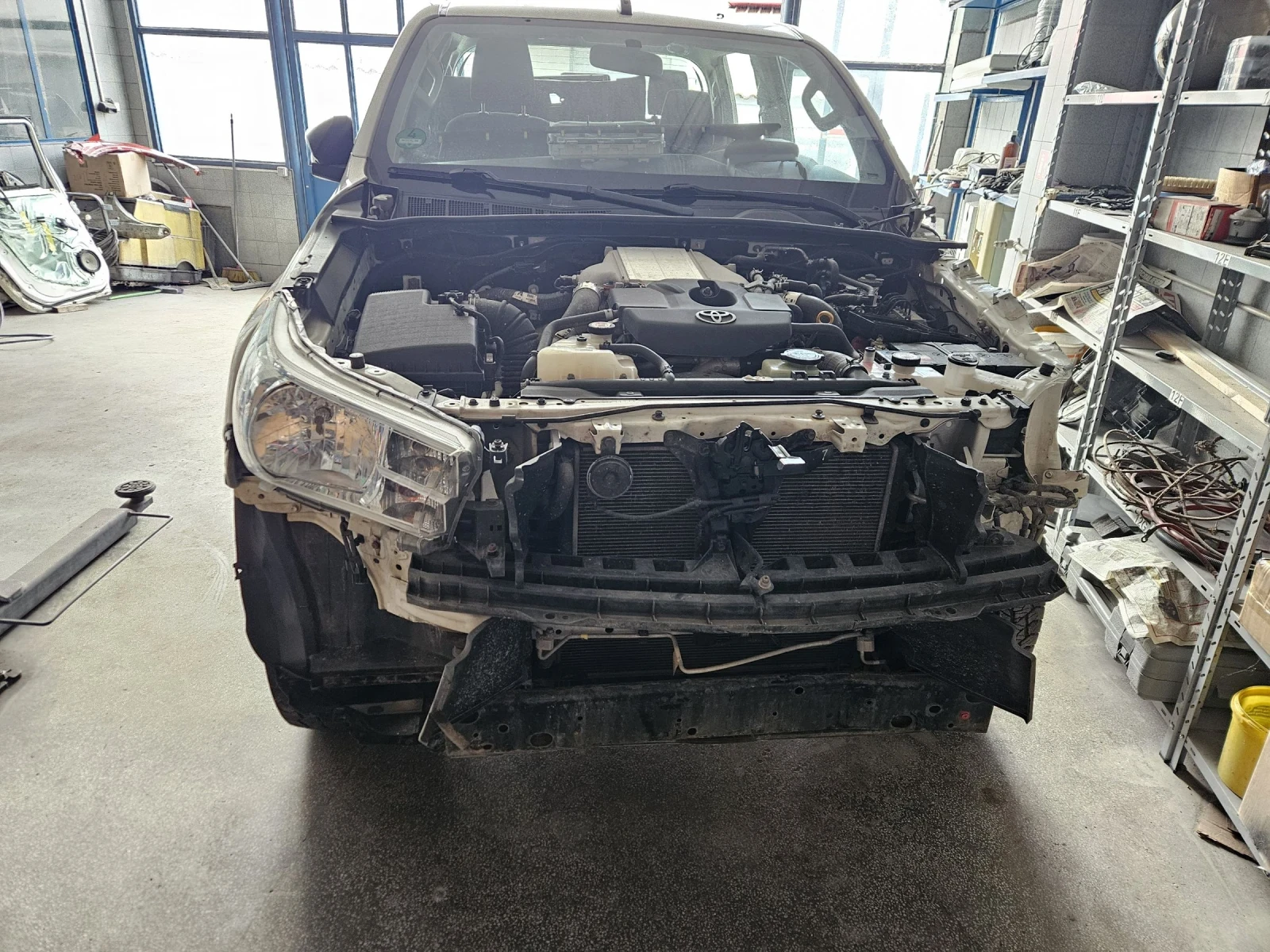 Toyota Hilux 2.4D, снимка 3 - Автомобили и джипове - 54115866