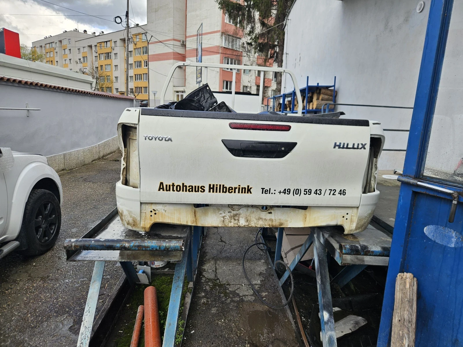 Toyota Hilux 2.4D, снимка 13 - Автомобили и джипове - 54115866