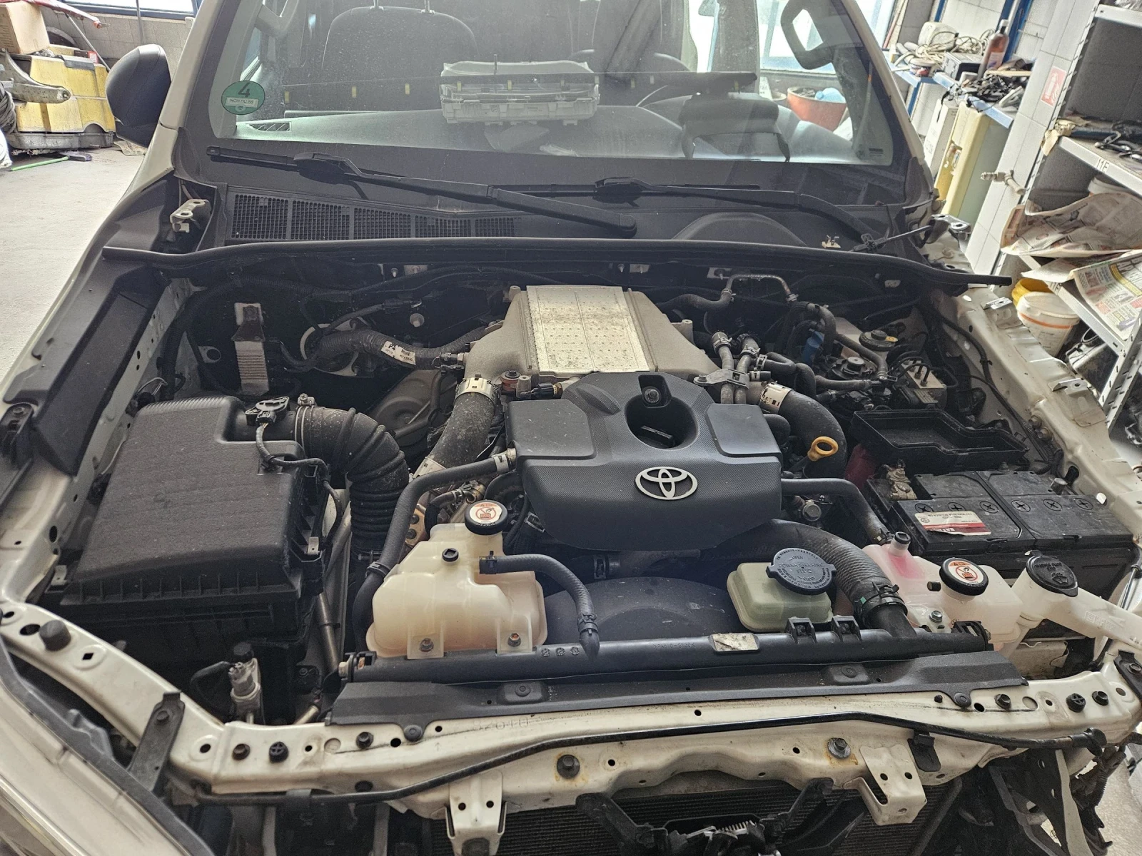 Toyota Hilux 2.4D, снимка 4 - Автомобили и джипове - 54115866