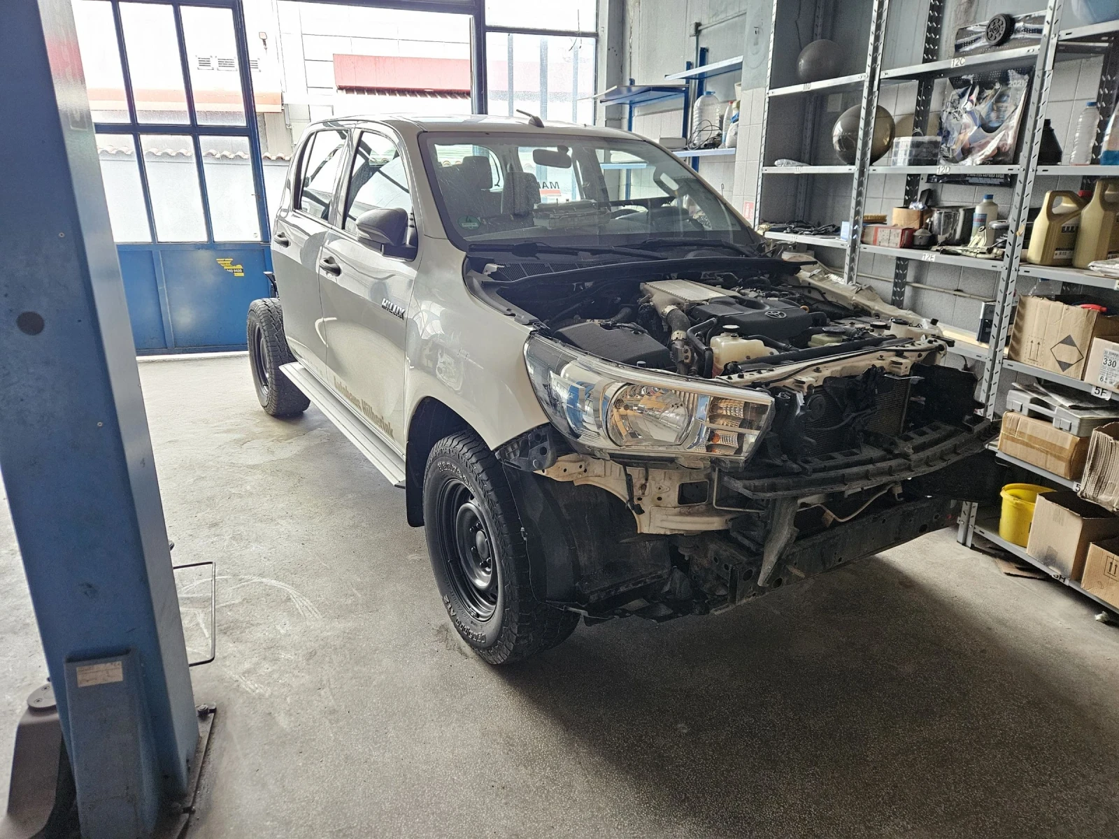 Toyota Hilux 2.4D, снимка 2 - Автомобили и джипове - 54115866