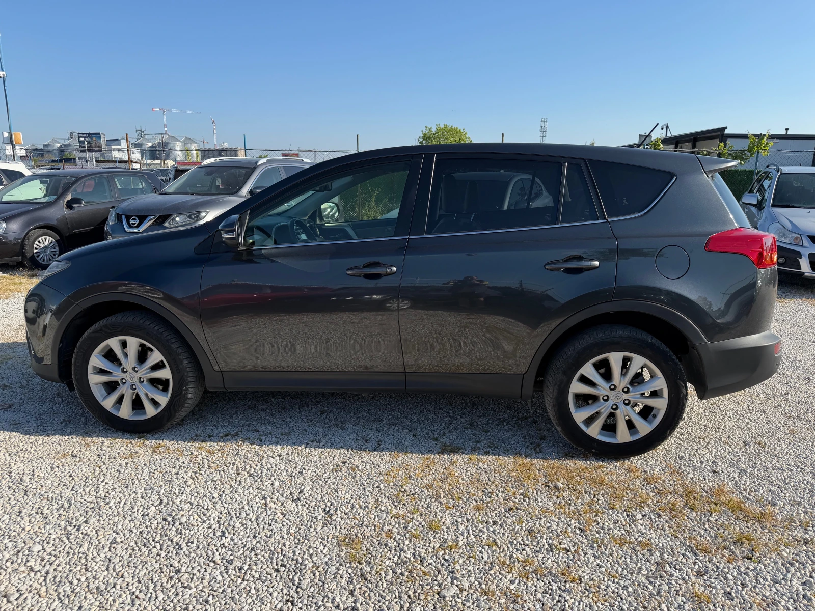 Toyota Rav4 2.2D-NAVI-LED-KAMERA-PODGREV-4X4-AVTOMAT, снимка 2 - Автомобили и джипове - 54554283